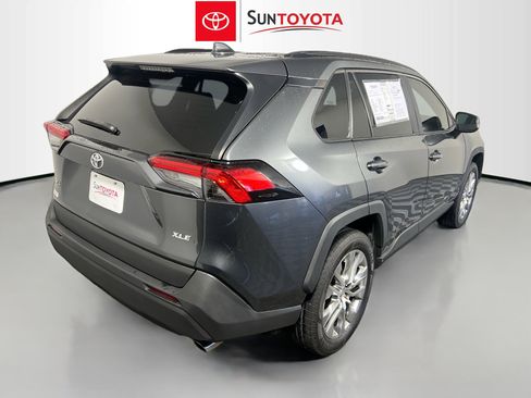 Used 2020 Toyota RAV4 XLE Premium image 4