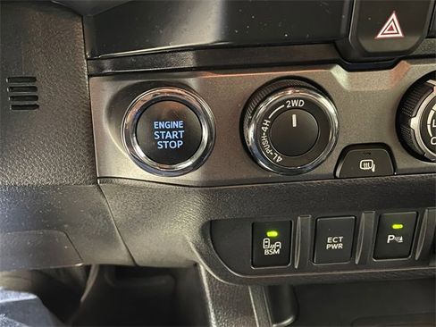 Used 2020 Toyota Tacoma TRD Off-Road w/ Technology Package image 10