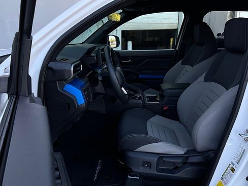 Used 2025 Toyota Tacoma TRD Off-Road image 10