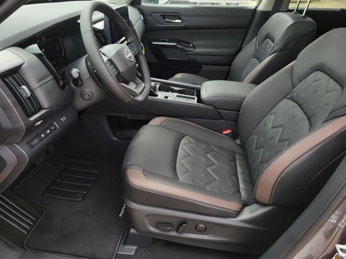 New 2026 Nissan Pathfinder Platinum w/ Accent Package FWD image 20