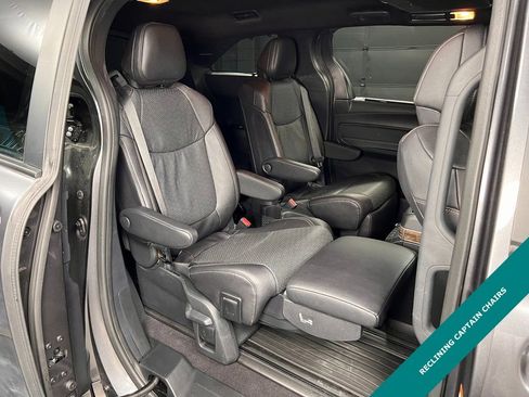 Used 2025 Toyota Sienna Platinum image 11