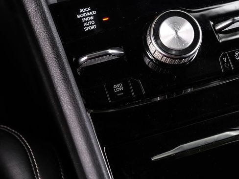 Used 2022 Jeep Grand Cherokee Overland w/ Luxury Tech Group IV AWD/4WD image 40