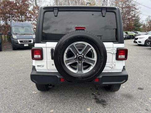 Used 2018 Jeep Wrangler Unlimited Sahara image 4