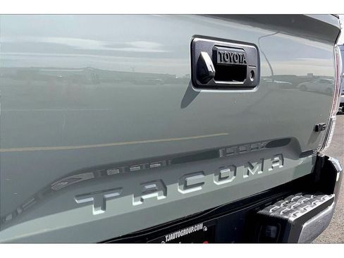 Used 2023 Toyota Tacoma TRD Off-Road image 31
