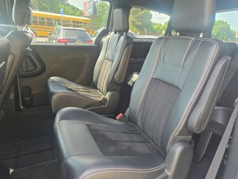 Used 2016 Dodge Grand Caravan SXT FWD image 7