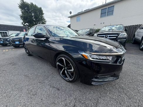 Used 2018 Honda Accord Sport image 3