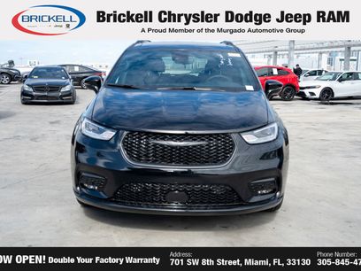 New 2026 Chrysler Pacifica Select