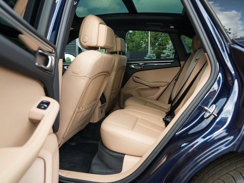 Certified 2021 Porsche Macan AWD/4WD image 31