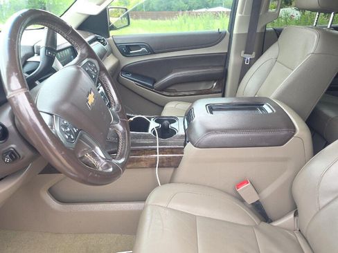 Used 2018 Chevrolet Suburban LT image 4