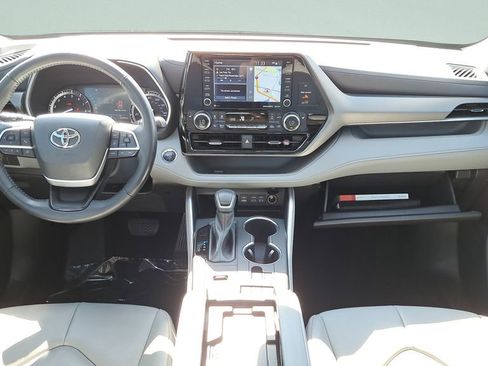 Used 2022 Toyota Highlander XLE image 14