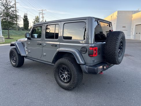 Used 2021 Jeep Wrangler Unlimited Rubicon w/ Xtreme Recon 35" Tire Package AWD/4WD image 12