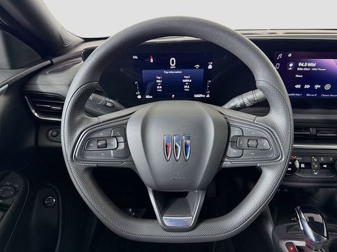 Used 2024 Buick Envista Preferred w/ Convenience II Package image 11