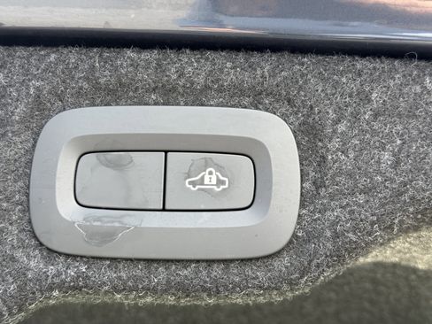 Used 2021 Volvo S60 T5 Inscription FWD image 11