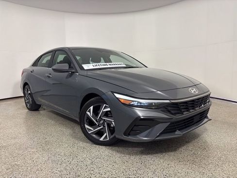 Used 2024 Hyundai Elantra SEL w/ Convenience Package FWD image 2