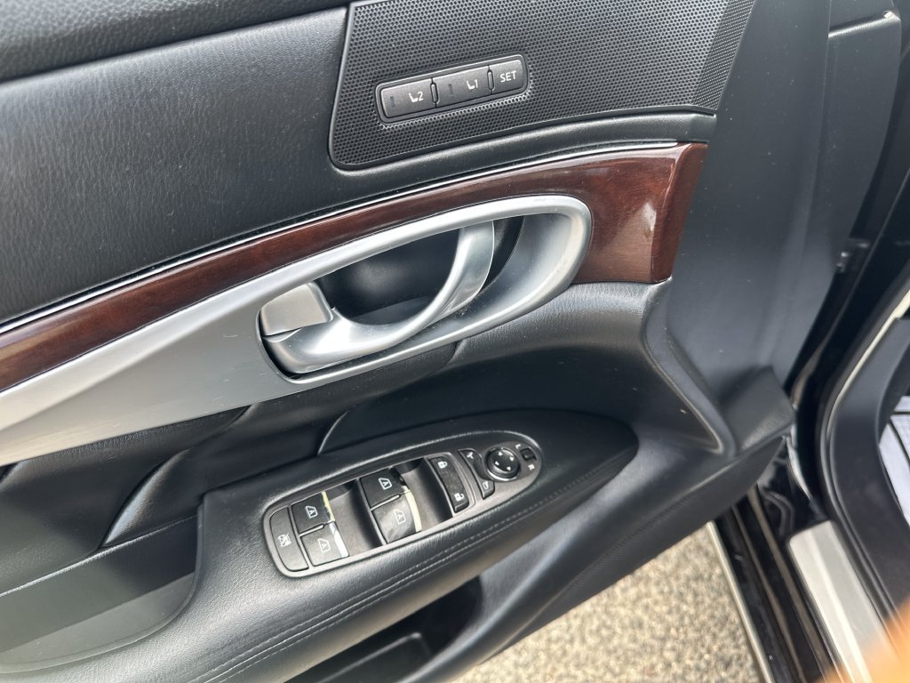 Used 2015 INFINITI Q70 3.7 RWD image 14