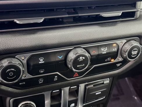 Used 2025 Jeep Wrangler Willys image 15