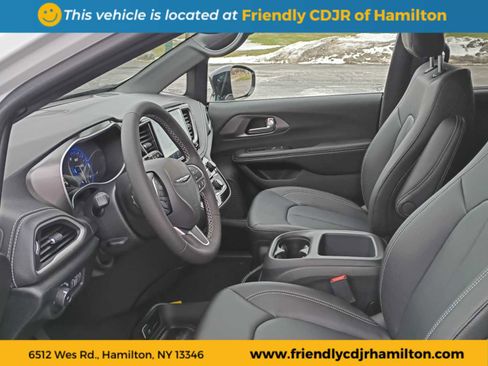 New 2026 Chrysler Pacifica Select image 11