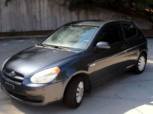 Used 2011 Hyundai Accent GS image 2