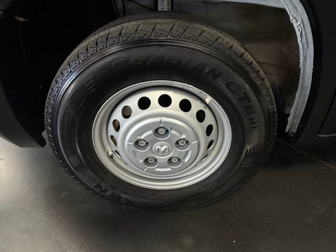 Used 2025 RAM ProMaster 2500 w/ Convenience Group image 11