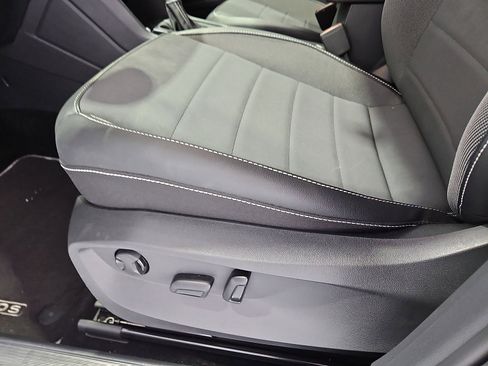 Certified 2023 Volkswagen Taos SE FWD image 17