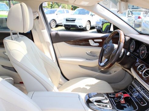 Used 2017 Mercedes-Benz E 400 4MATIC Wagon image 11