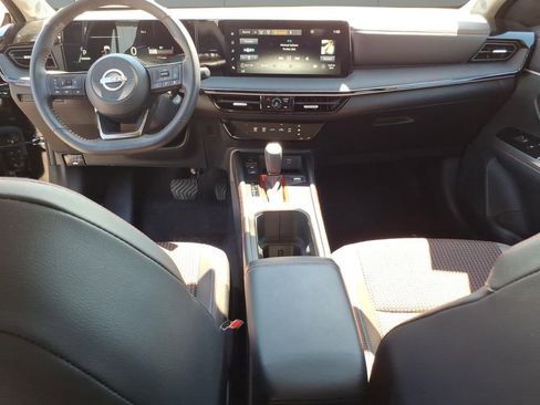 Used 2025 Nissan Kicks SR FWD image 13