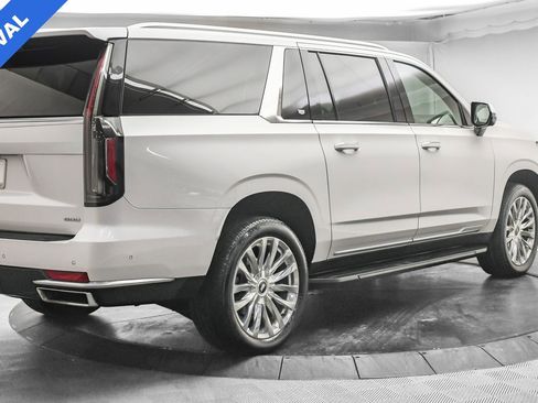 Used 2022 Cadillac Escalade ESV Premium Luxury image 11