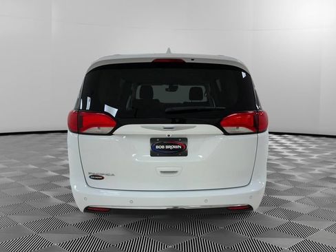 Used 2018 Chrysler Pacifica Touring-L w/ Advanced Safetytec Group FWD image 4