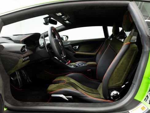 Used 2024 Lamborghini Huracan Sterrato image 15