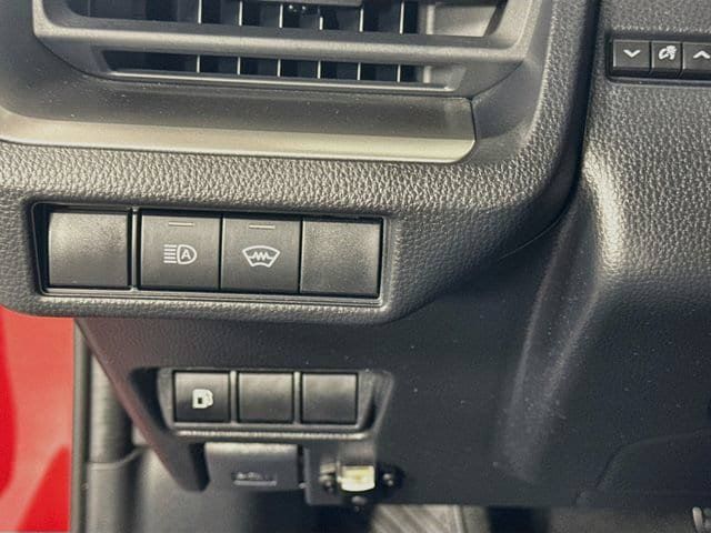 Certified 2026 Toyota Prius LE FWD image 11