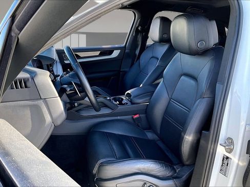 Used 2024 Porsche Cayenne Coupe image 19