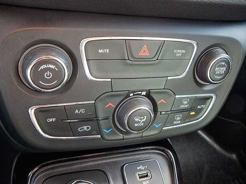 Used 2020 Jeep Compass Limited AWD/4WD image 16