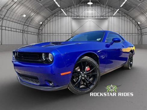 Used 2018 Dodge Challenger SXT w/ Blacktop Package RWD image 10