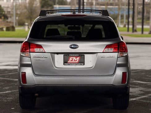 Used 2013 Subaru Outback 2.5i Limited AWD/4WD image 6