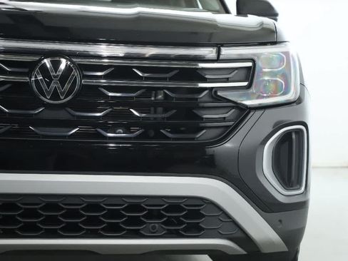 Certified 2024 Volkswagen Atlas Peak Edition SE AWD/4WD image 6