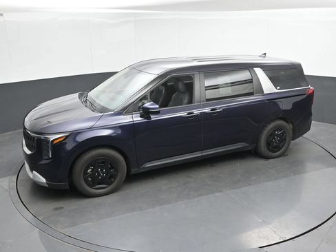 Used 2025 Kia Carnival FWD image 38