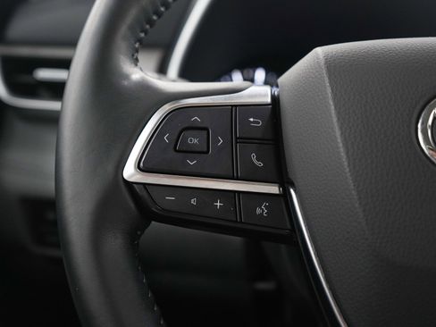 Used 2021 Toyota Highlander XLE image 29