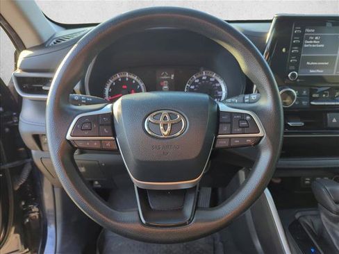 Used 2022 Toyota Highlander L FWD image 12