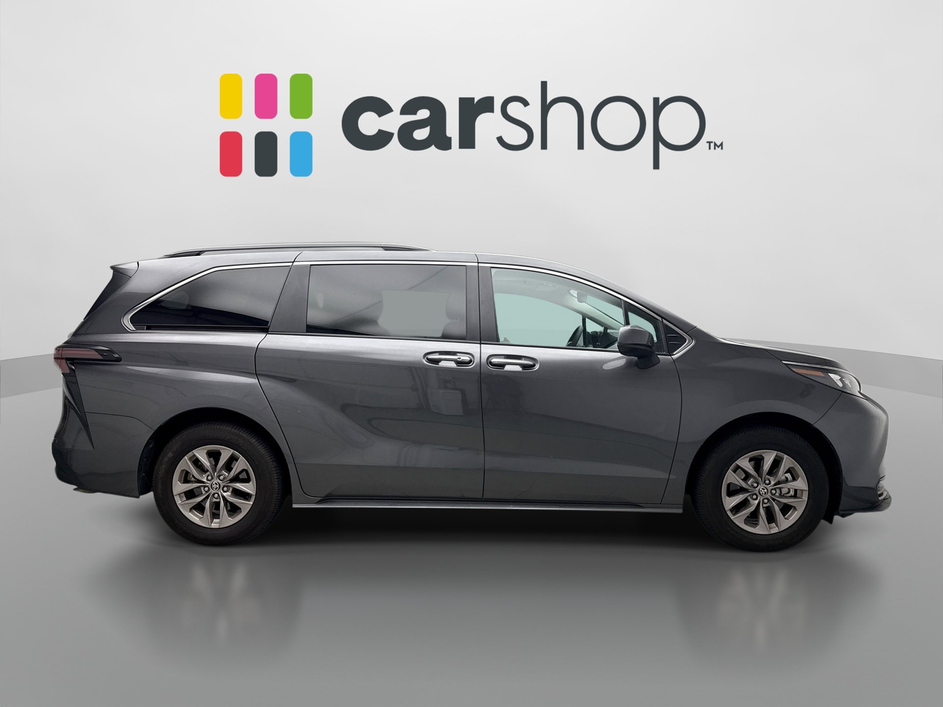 Used 2025 Toyota Sienna XLE AWD/4WD image 6