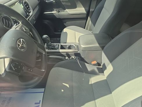 Used 2020 Toyota Tacoma TRD Off-Road image 16