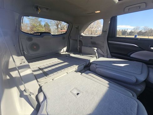 Used 2017 Toyota Highlander Limited Platinum image 38