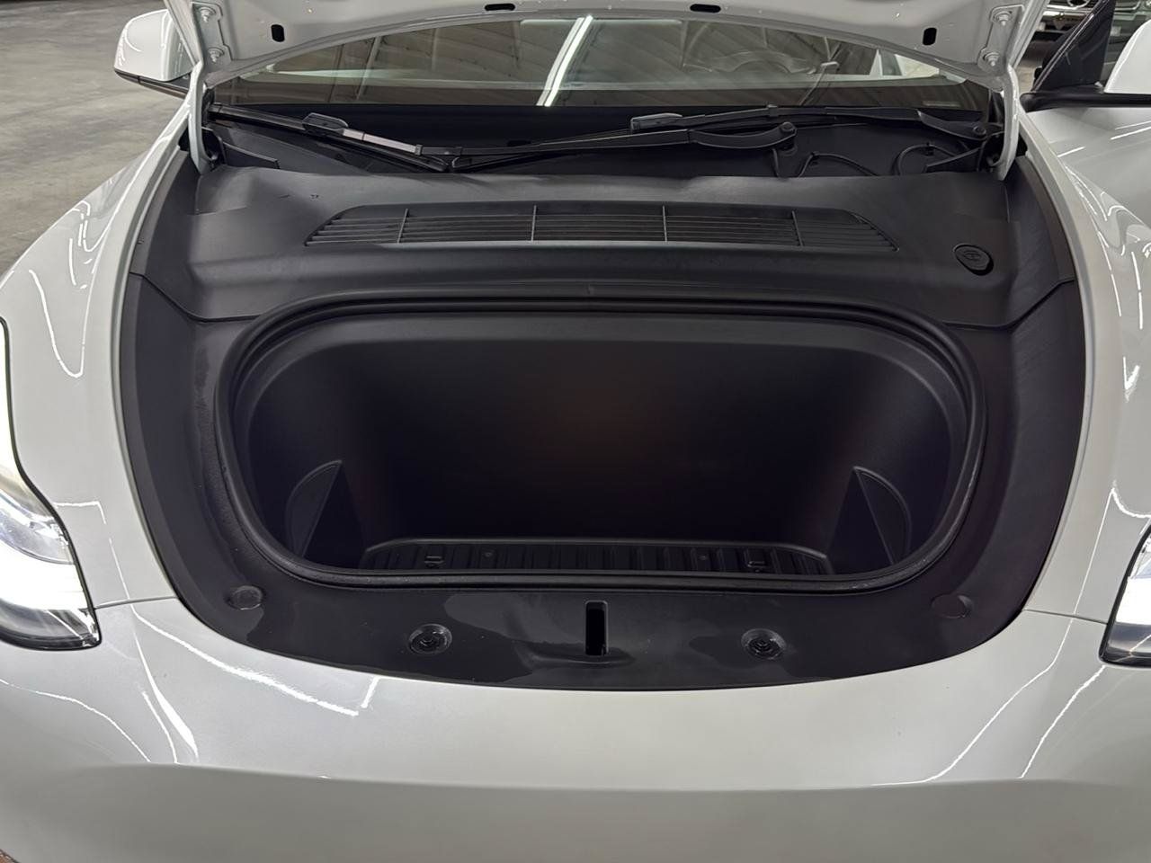 Used 2023 Tesla Model Y Long Range AWD/4WD image 27
