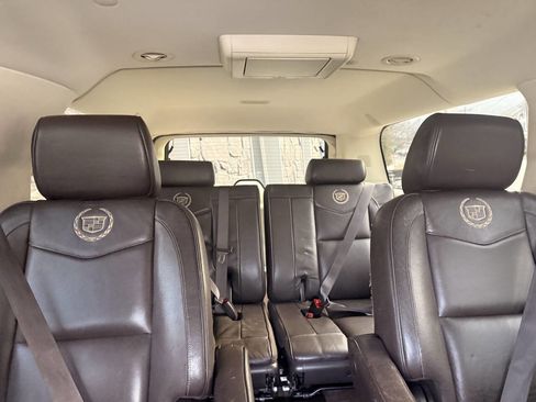 Used 2011 Cadillac Escalade ESV Platinum image 21