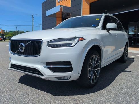 Used 2019 Volvo XC90 T5 Momentum w/ Multimedia Package AWD/4WD image 8
