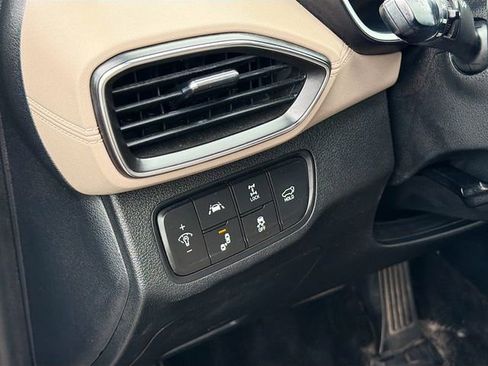 Used 2020 Hyundai Santa Fe SEL w/ Convenience Package image 10