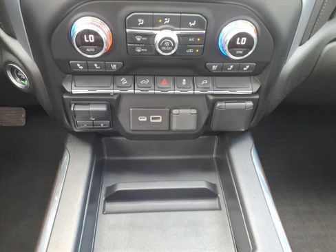 Used 2022 GMC Sierra 1500 SLT AWD/4WD image 30