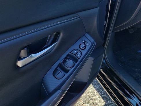 Used 2025 Nissan Sentra SV image 8