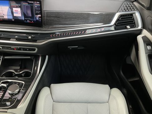 Used 2023 BMW X7 xDrive40i w/ M Sport Package AWD/4WD image 25