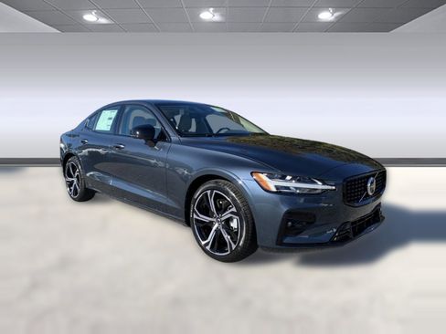 New 2024 Volvo S60 B5 Plus w/ Climate Package image 19