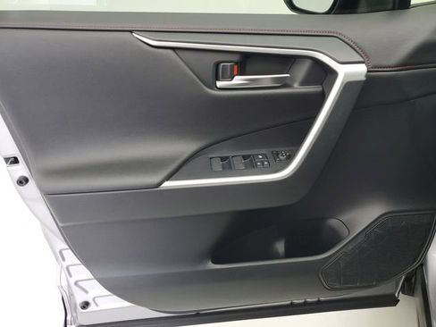Used 2025 Toyota RAV4 XSE AWD/4WD image 21